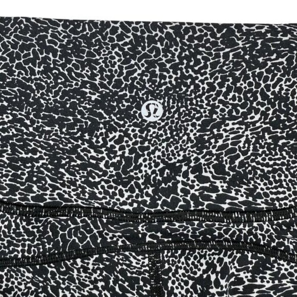 Lululemon In Movement Tight 25" In Diffuse Starlight Black Size 4 - Picture 8 of 9